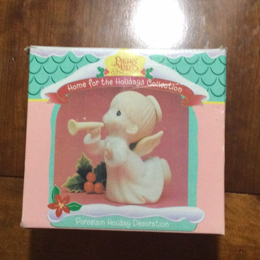 Precious moments - Angel with trumpet